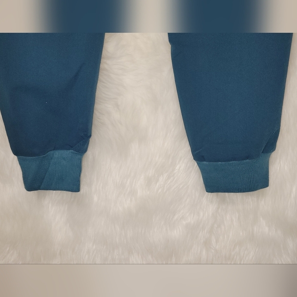 FIGS Jogger Teal Scrub Set - Picture 8 of 10